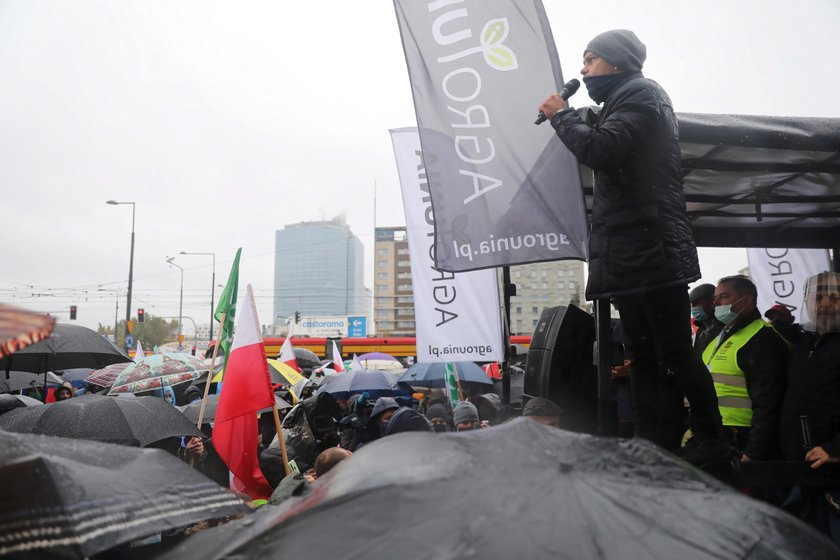 Protest rolników w Warszawie. Zablokowali kluczową trasę