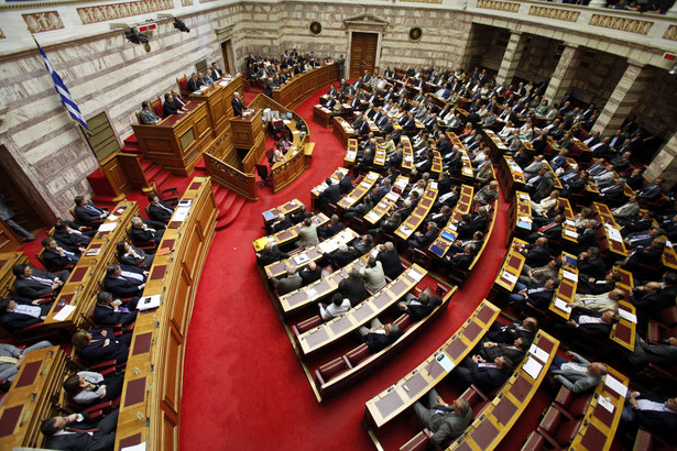 Premier Grecji, George Papandreou, przemawia w greckim parlamencie w Atenach.