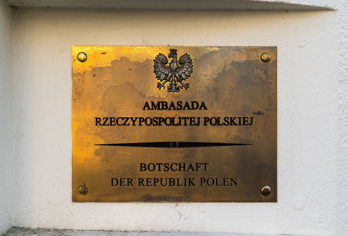 Ambasada Polski w Berlinie, dyplomacja