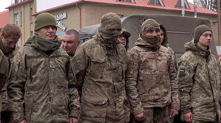 Az orosz katonák még lábon is lőnék magukat csak hogy haza jussanak Ukrajnából /Fotó: MTI/EPA