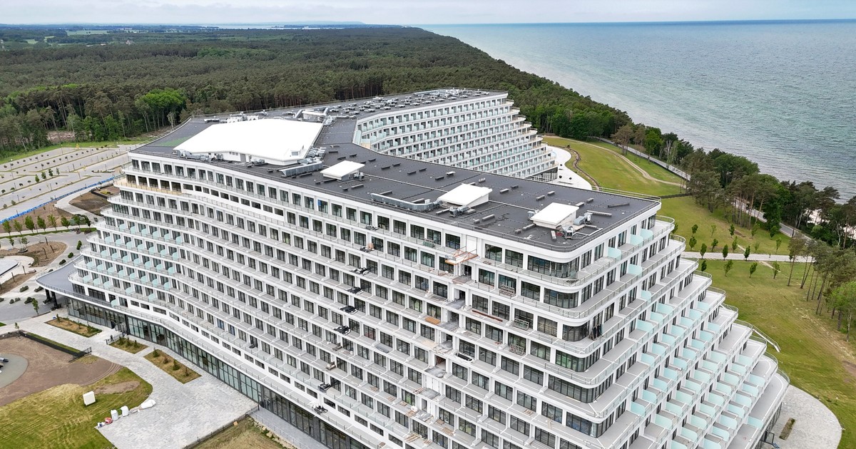"Uwielbiam to kulturalne towarzystwo i pikantnego łososia z arbuzową salsą". Sprawdzamy, kto przyjeżdża do największego hotelu w Polsce