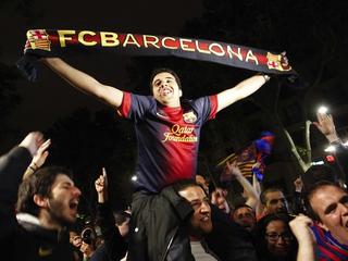 Kibice FC Barcelona fetujący 22. mistrzostwo Hiszpanii dla ich klubu