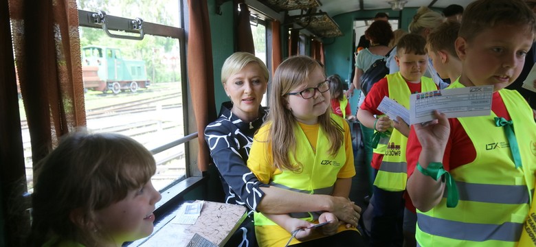 Pierwsza dama wzięła udział w lekcji bezpieczeństwa w Muzeum Kolei Wąskotorowej