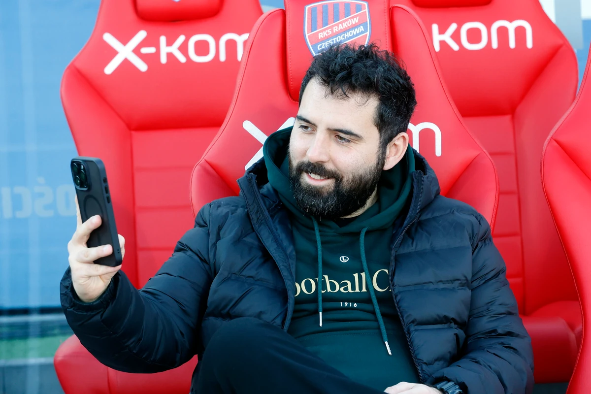 Legia Warszawa w czarnej dziurze. "Nie ma kto zwolnić Goncalo Feio"