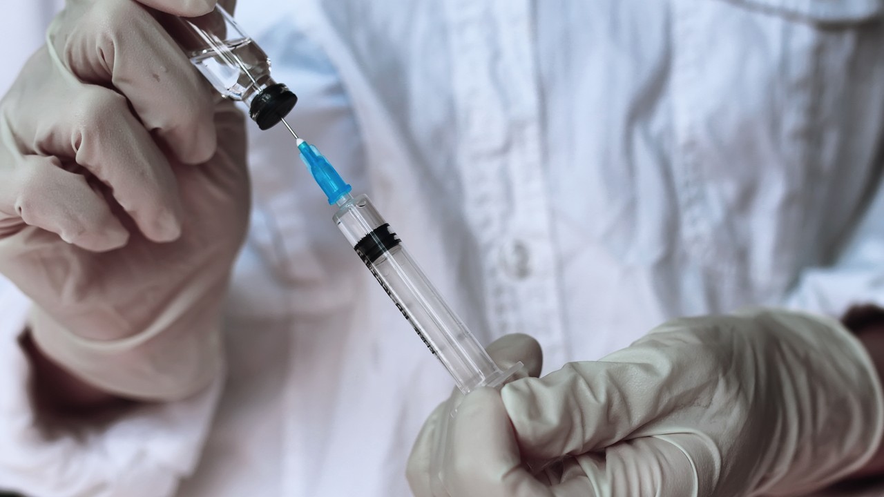 Wrócą szczepienia przeciwko COVID-19. Ministerstwo podało termin