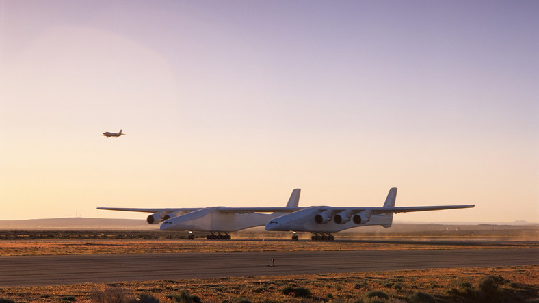 Stratolaunch Roc - największy samolot świata podczas startu