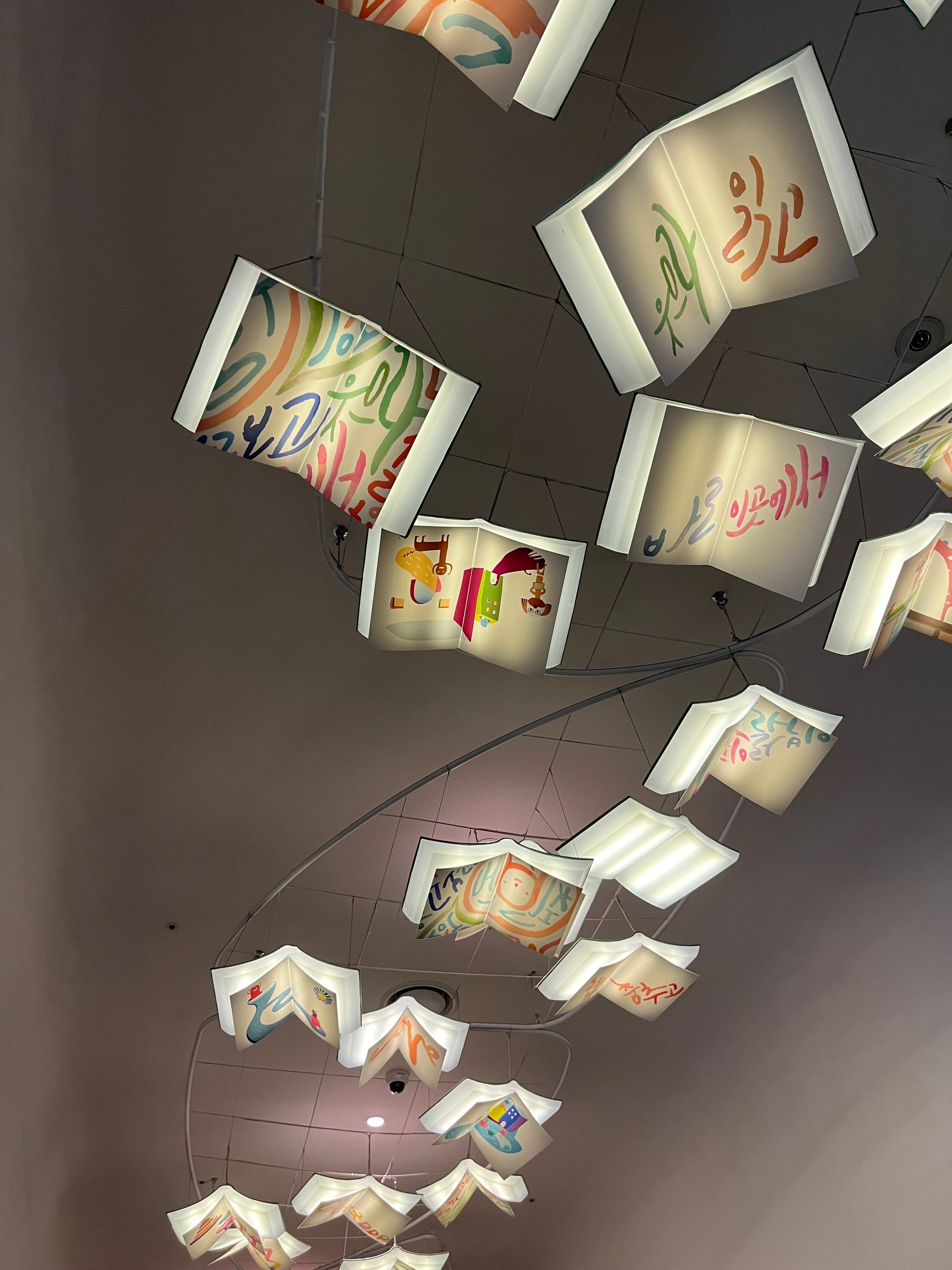 Kultúrne stredisko Dongdaemun Desing Plaza je povinnou zastávkou.
