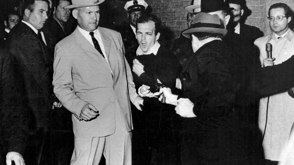 Lee Harvey Oswald: zabójca prezydenta Kennedy'ego czy kozioł ofiarny?