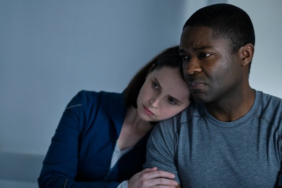 Felicity Jones i David Oyelowo w filmie "Niebo o północy"