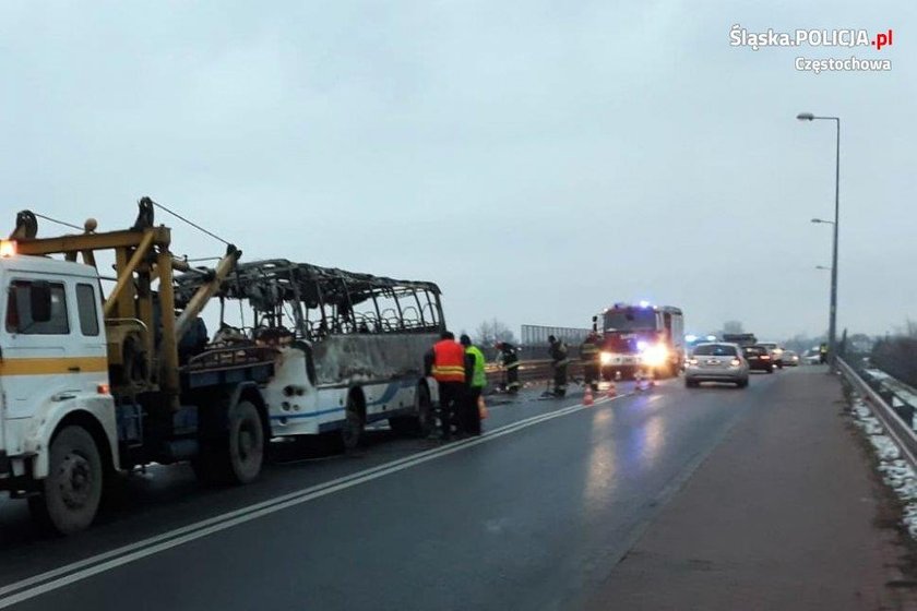 Autobus spłonął na wiadukcie