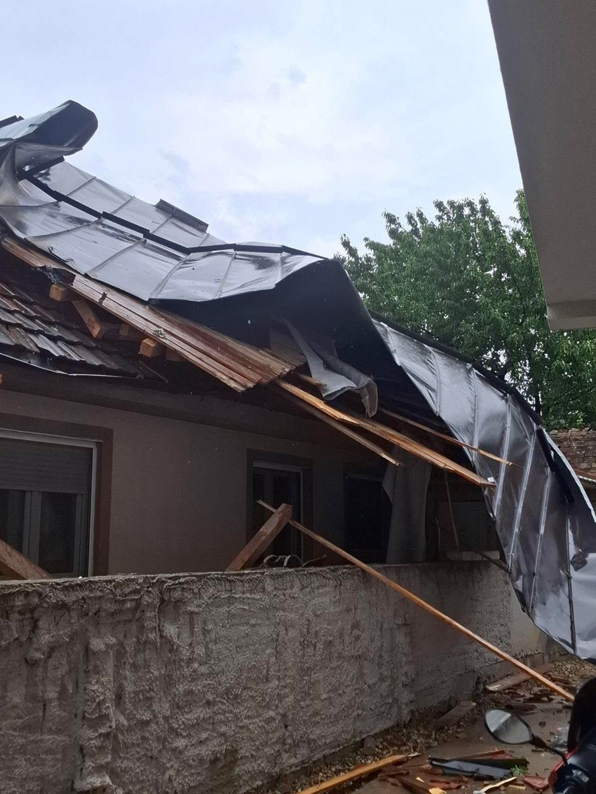 Odleteo krov sa zgrade u Borči