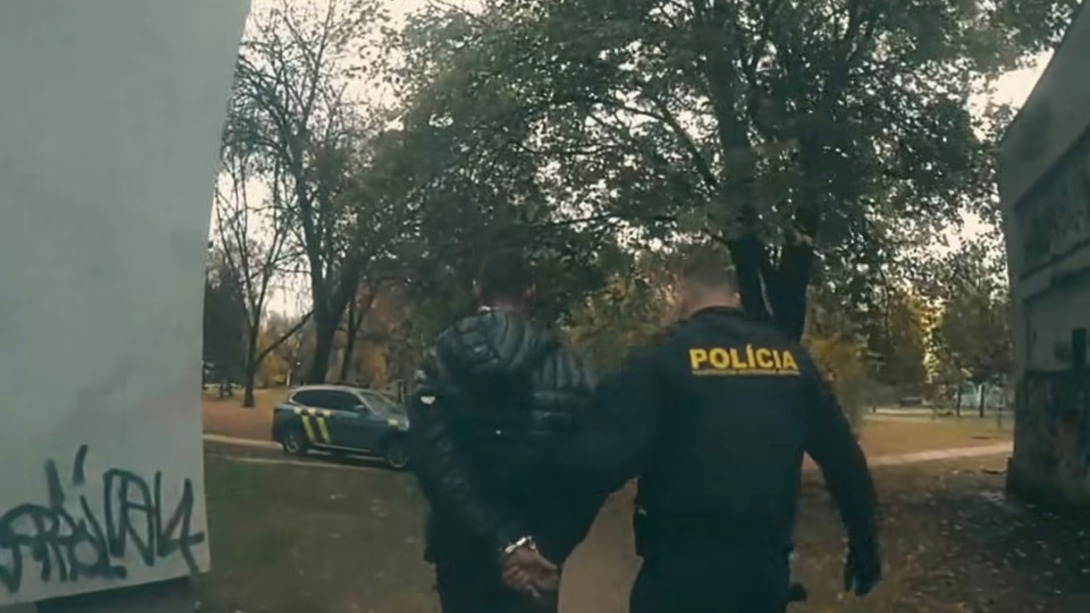 Pre zapálenie dverí košického bytu muža väzobne stíhajú.