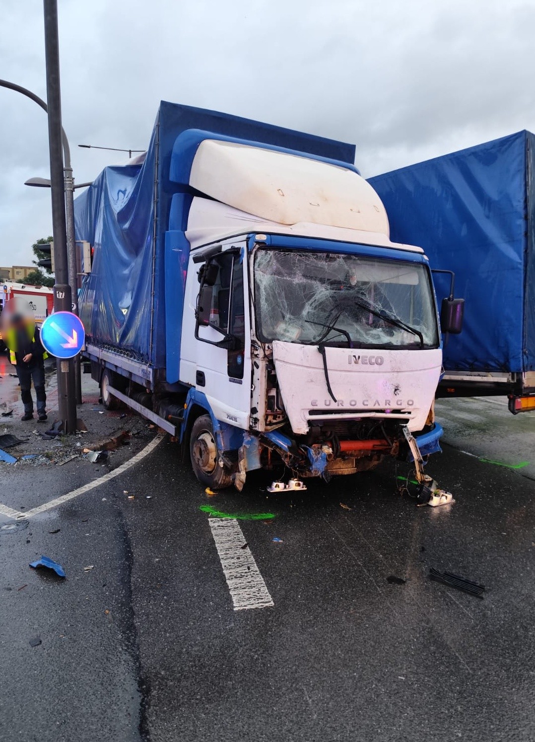 Pri tragickej dopravnej nehode v Ružomberku prišli o život dve osoby.