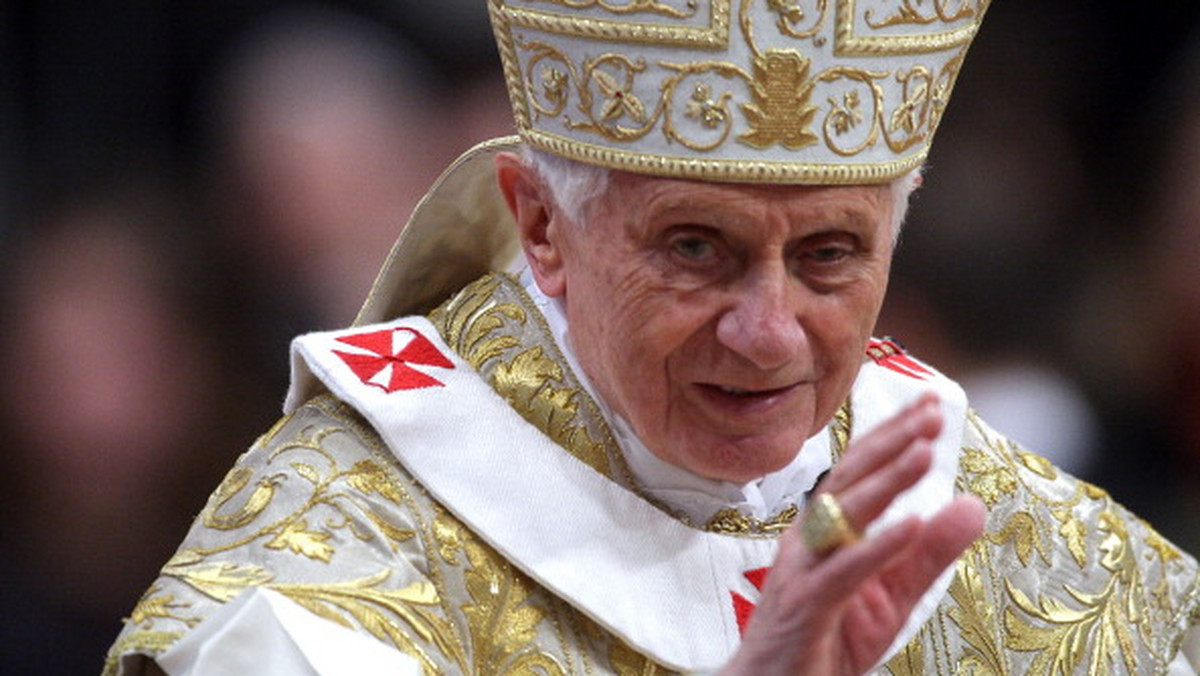 Watykan potwierdził w czwartek, że Benedykt XVI odwiedzi Meksyk i Kubę w dniach 23-28 marca. Arcybiskup miasta Leon w Meksyku, gdzie zatrzyma się papież, zaapelował do miejscowych gangów mafijnych o zaniechanie przemocy na czas papieskiej wizyty.
