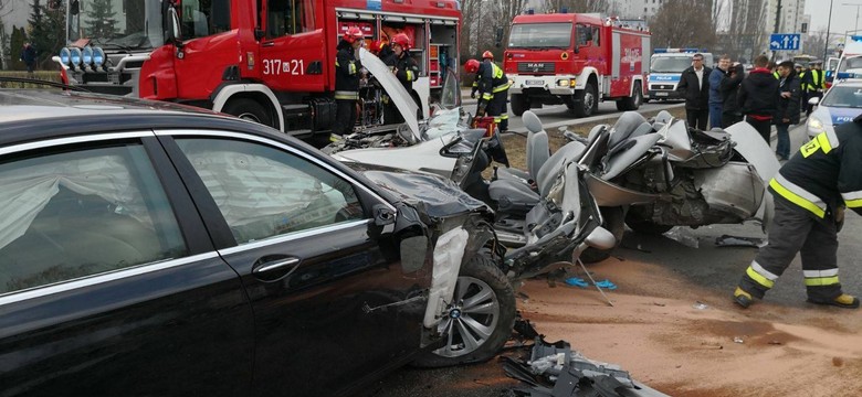 Drastyczny wypadek z udziałem BMW dyplomaty. Z hondy zostały zgliszcza, poszkodowanych sześć osób [FOTO]