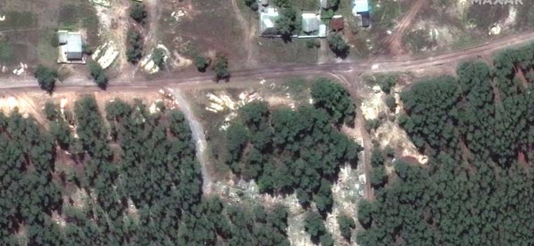 Maxar publikuje zdjęcia satelitarne masowych grobów pod Iziumem