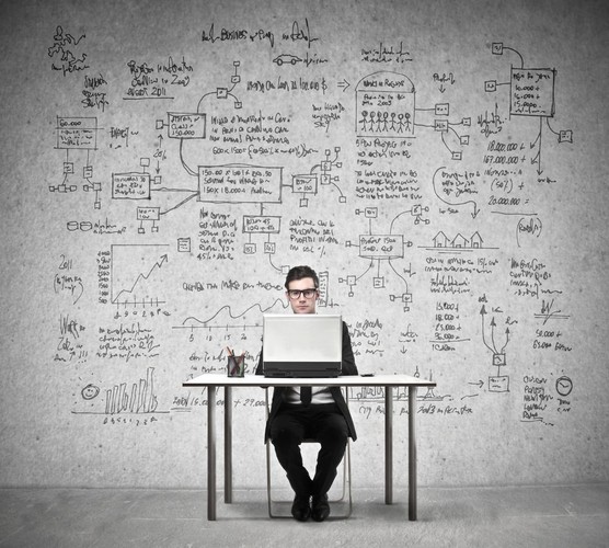 Po zamknięciu skomplikowanej transakcji, wprowadzeniu na rynek marki, zakończeniu kampanii marketingowej – znaczących punktów w karierze zawodowej jest wiele. Warto pamiętać, by znalazły się w CV. Trzeba tu być konkretnym, np. „wdrożenie nowego systemu księgowego, który pozwolił firmie oszczędzić 200 tys. złotych rocznych kosztów operacyjnych”. Im więcej szczegółów tym lepiej, dlatego piszemy m.in. ile osób pracowało przy projekcie i, jaką rolę w nim pełniliśmy.