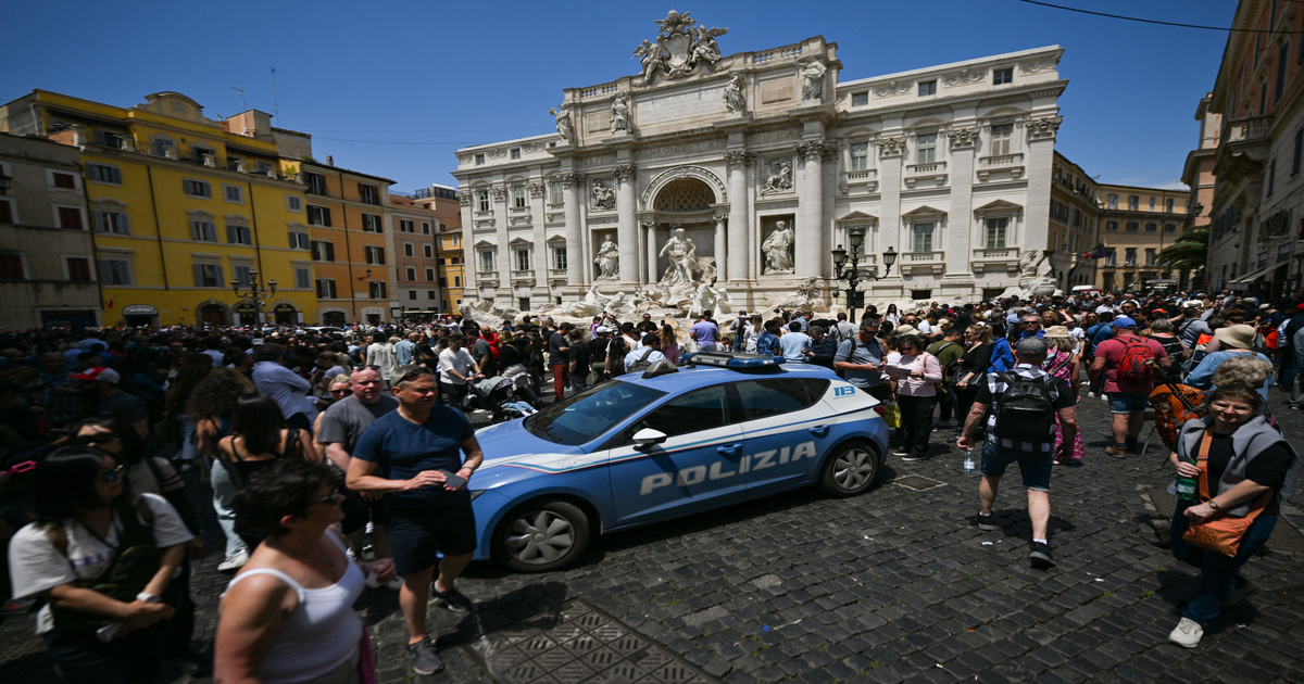 Fontana di Trevi: 14 fermati per truffa tre campanelle