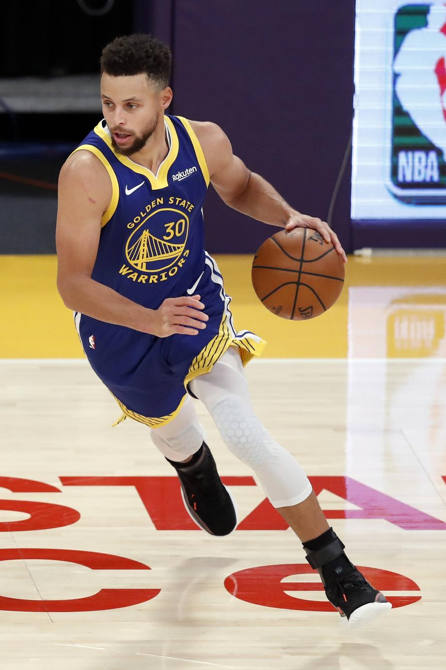 Najlepiej zarabiający zawodnicy NBA ranking LeBron James, Stephen