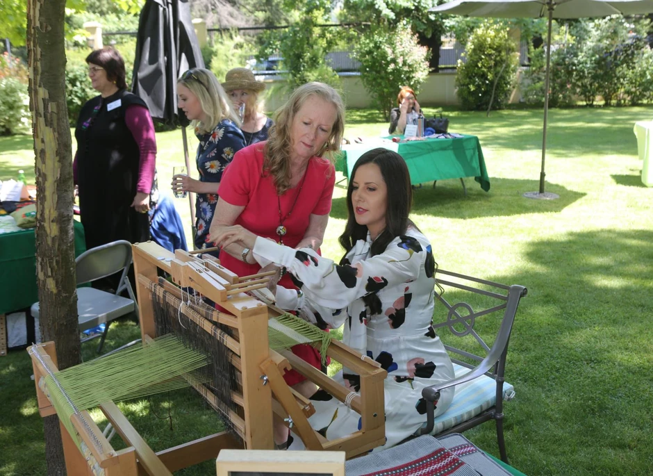 Supruga predsednika Srbije Aleksandra Vučića, Tamara, oprobala se za razbojem.