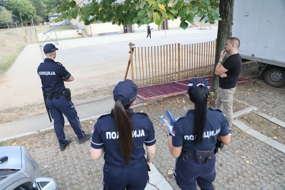 Policija obavlja uviđaj u Osnovnoj školi "Ujedinjene nacije"