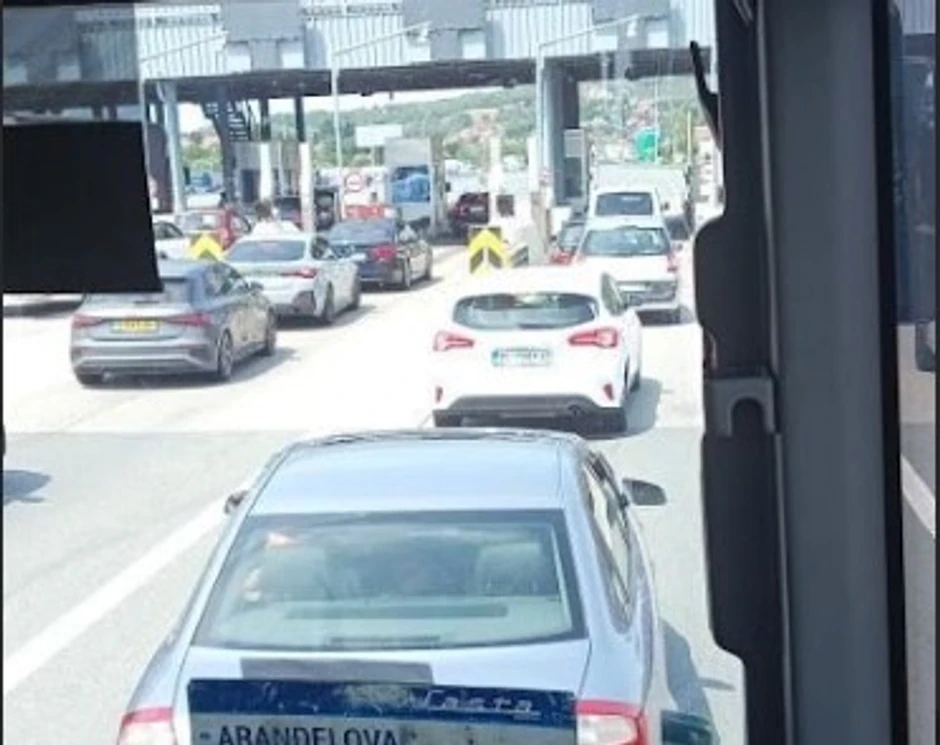 Kolone vozila kod naplatne rampe Vrčin