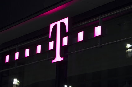T-Mobile z większą liczbą klientów, ale z niższym zyskiem