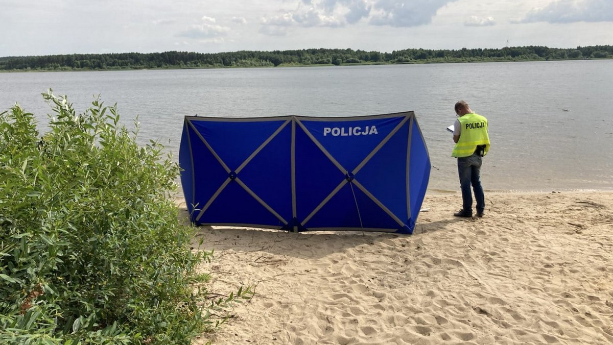 Łódzkie. Policja ustala okoliczności śmierci 66-latka znalezionego na plaży
