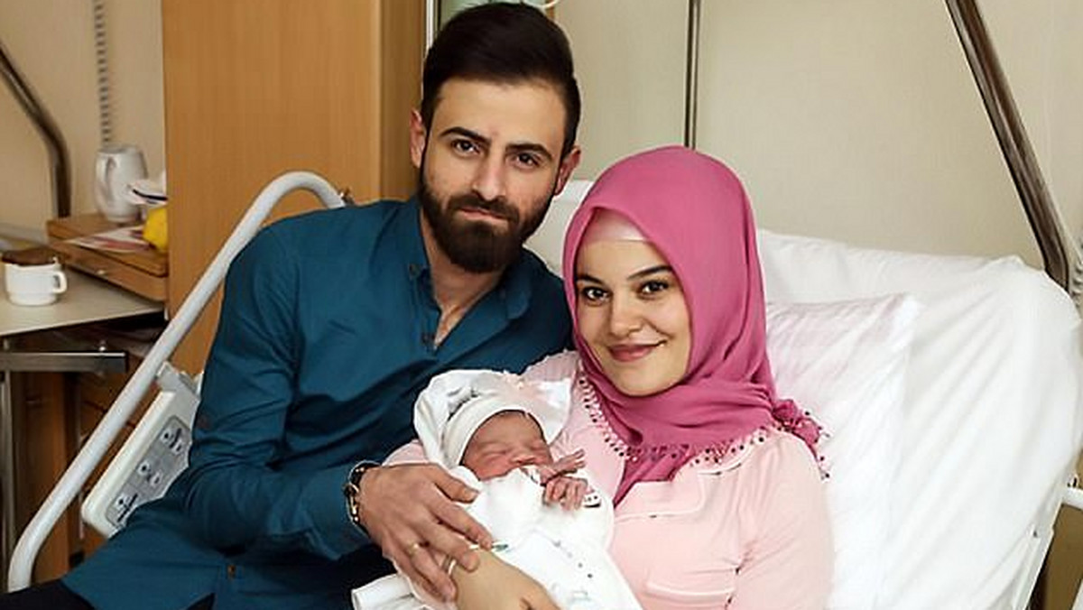 Pierwszym dzieckiem urodzonym w 2018 roku w Austrii była dziewczynka, której rodzice dali na imię Asel. Jej rodzice są muzułmanami.
