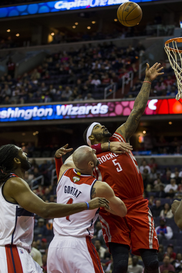 Liga NBA: Wizards przegrali z Rockets, 10 zbiórek Gortata