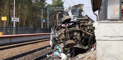 Pociąg zmiótł karetkę. Nowe informacje o stanie zdrowia kierowcy