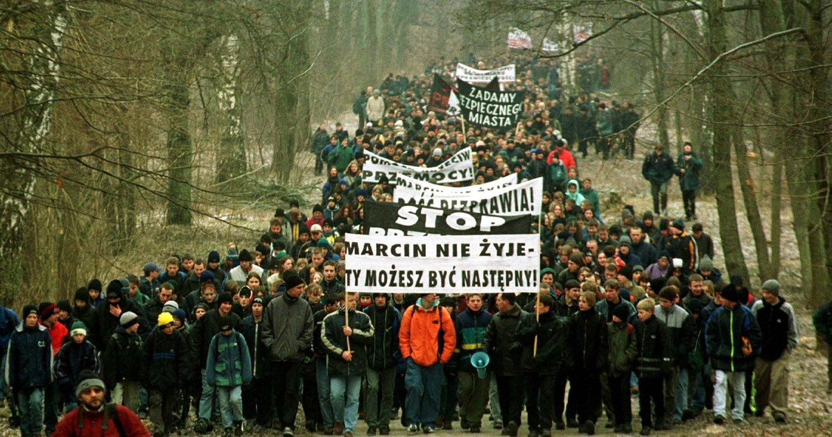Tajemnica morderstwa w Giżycku. Adam miał w ustach dwa grube kije. Układały się w literę V