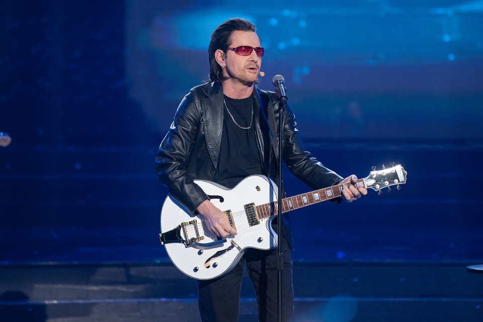 Robert Janowski jako Bono z U2 w programie "Twoja twarz brzmi znajomo 15"
