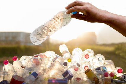 Jak dać drugie życie butelce ? Czy gminy mogą aktywniej włączyć się w recykling?