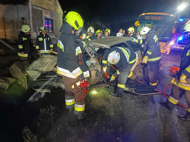 Két ember életét vesztette a mikei buszbalesetben / Fotó: Hivatásos tűzoltó-parancsnokság