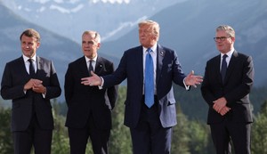 Francuski predsednik Emanuel Makron, kanadski premijer Mark Karni, predsednik SAD Donald Tramp i britanski premijer Kir Starmer na samitu G7 u Kanadi, jun 2025.