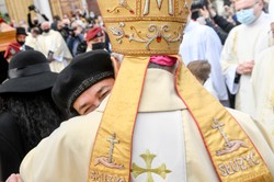 Ewa Krawczyk kontra syn piosenkarza. Biskup pomoże rozwiązać spór?