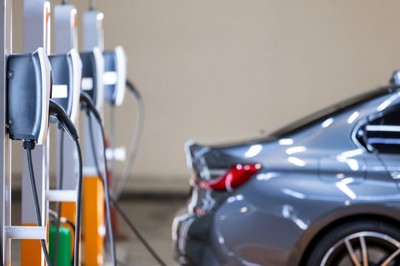 Polacy przekonują się do elektryków. Dlaczego program NaszEauto przyspieszył?