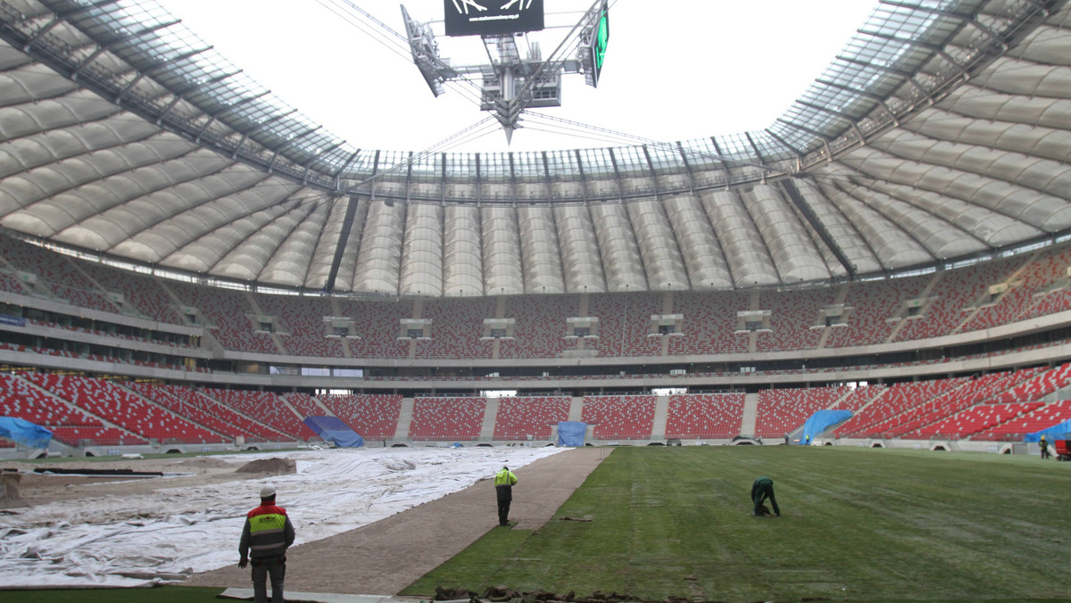 Układanie murawy na Stadionie Narodowym