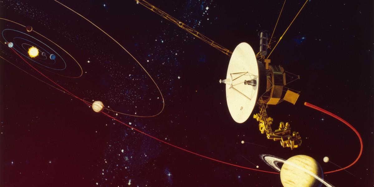 Voyager 2 wystartował 20 sierpnia 1977 roku. Ponad 40 lat później sonda przekroczyła heliopauzę i trafiła do przestrzeni międzygwiezdnej