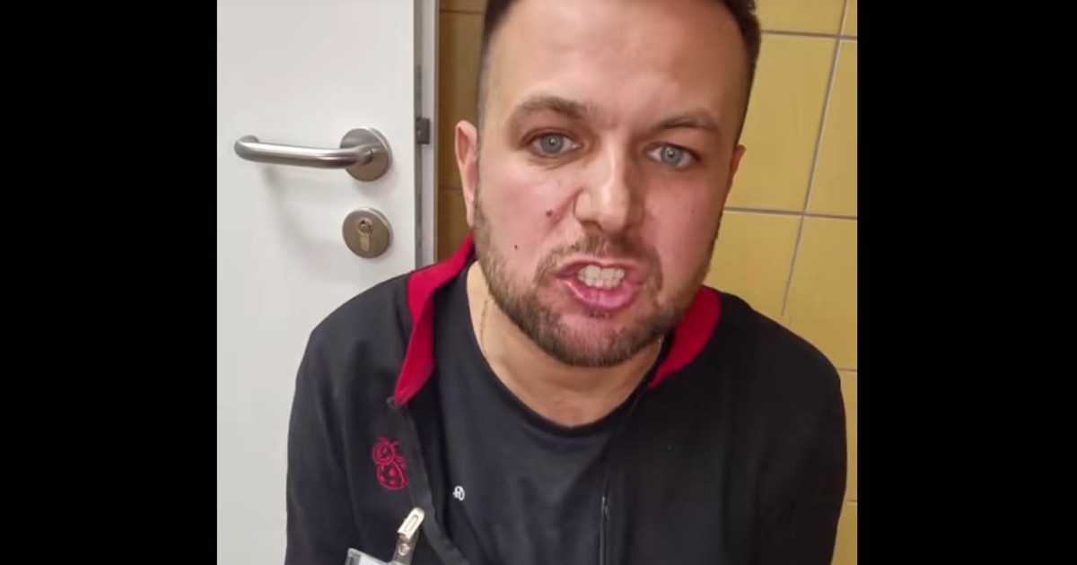 Kasjer z Biedronki pokazał, co się dzieje na nocnej zmianie. "Ja ci nie wyliczam"