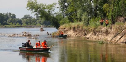 Chcieli się tylko ochłodzić... 15-latek wyskoczył z roweru wodnego w Boszkowie, innych porwał nurt. Nie żyją cztery młode osoby!