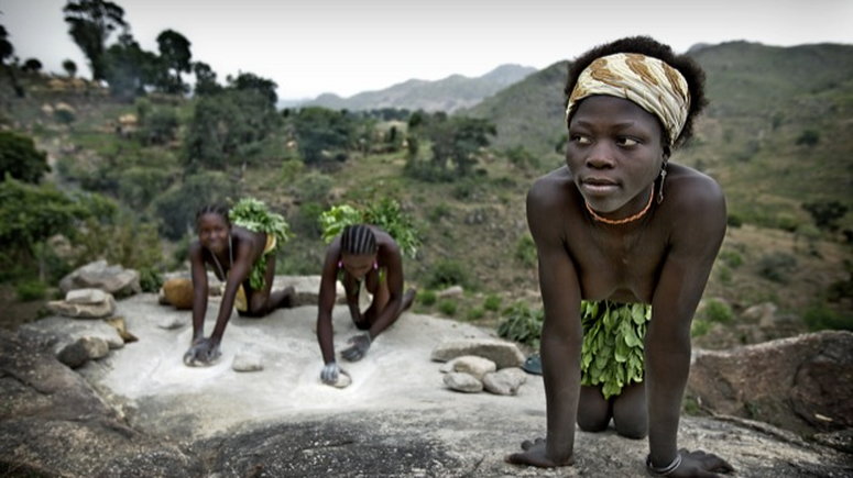 Naira Naked Photo - Meet the naked tribes of Nigeria â€” where people wear leaves and ...