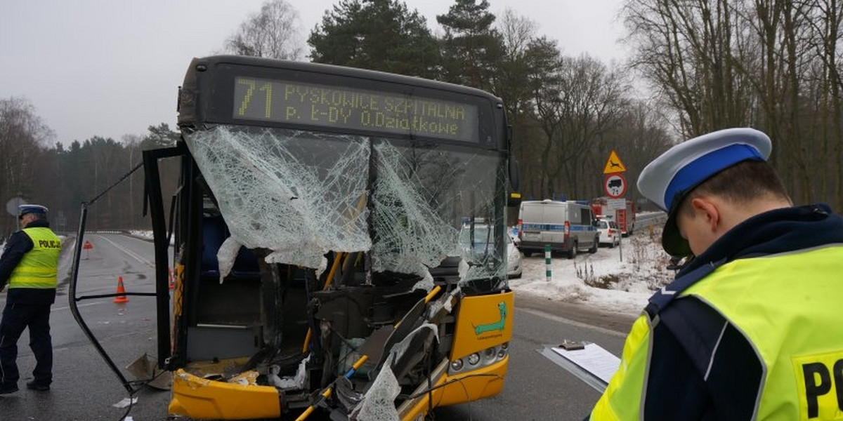 Gliwice. Zderzenie autobusu z tirem 