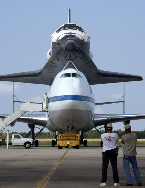 US-SPACE-SHUTTLE-DISCOVERY