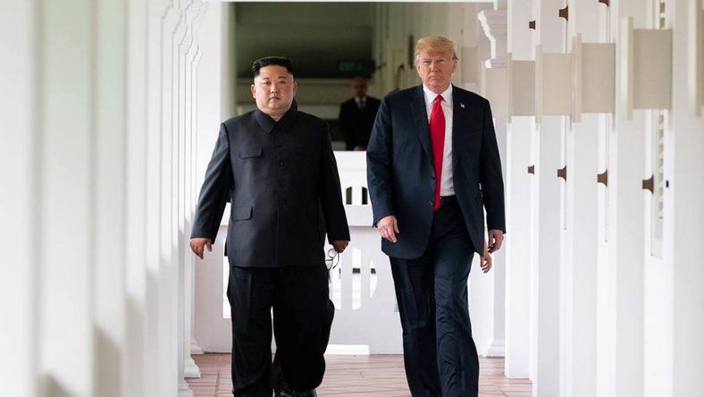 Kim i Trump podczas spotkania w Singapurze