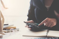 Wzrost płacy minimalnej to zła wiadomość dla kilku grup. Kto zapłaci więcej?