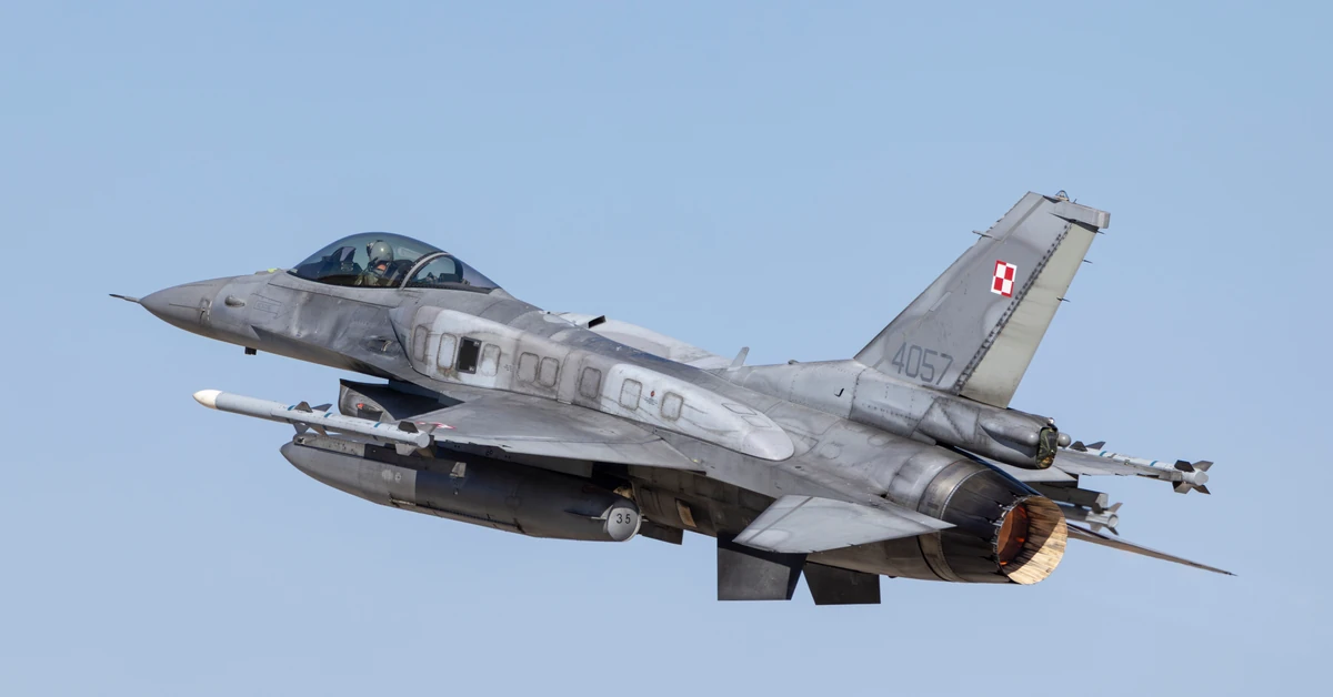 Rosja zaatakowała Ukrainę pociskami balistycznymi i dronami. Polska poderwała myśliwce i zamknęła lotniska