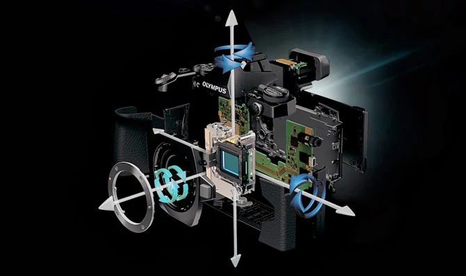 Skomplikowany mechanicznie, ale pożyteczny: stabilizator obrazu aparatu jak w prezentowanym Lumixie GX9 albo OM-D E-M10 Mark III zapobiega poruszeniom niezależnie od zastosowanego obiektywu.