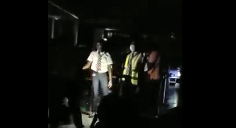 Lagos Airport thrown into darkness due to power outage. [Twitter:@NosaAguebor]